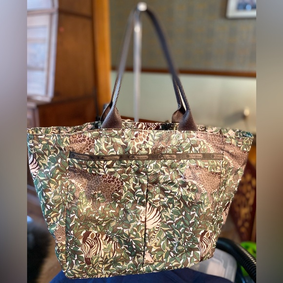 LeSportsac lightweight Jungle Animal Print Tote Bag - Green and Brown - Picture 1 of 11